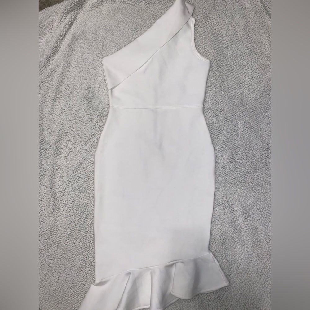 Elegant White One Shoulder Body Con Dress